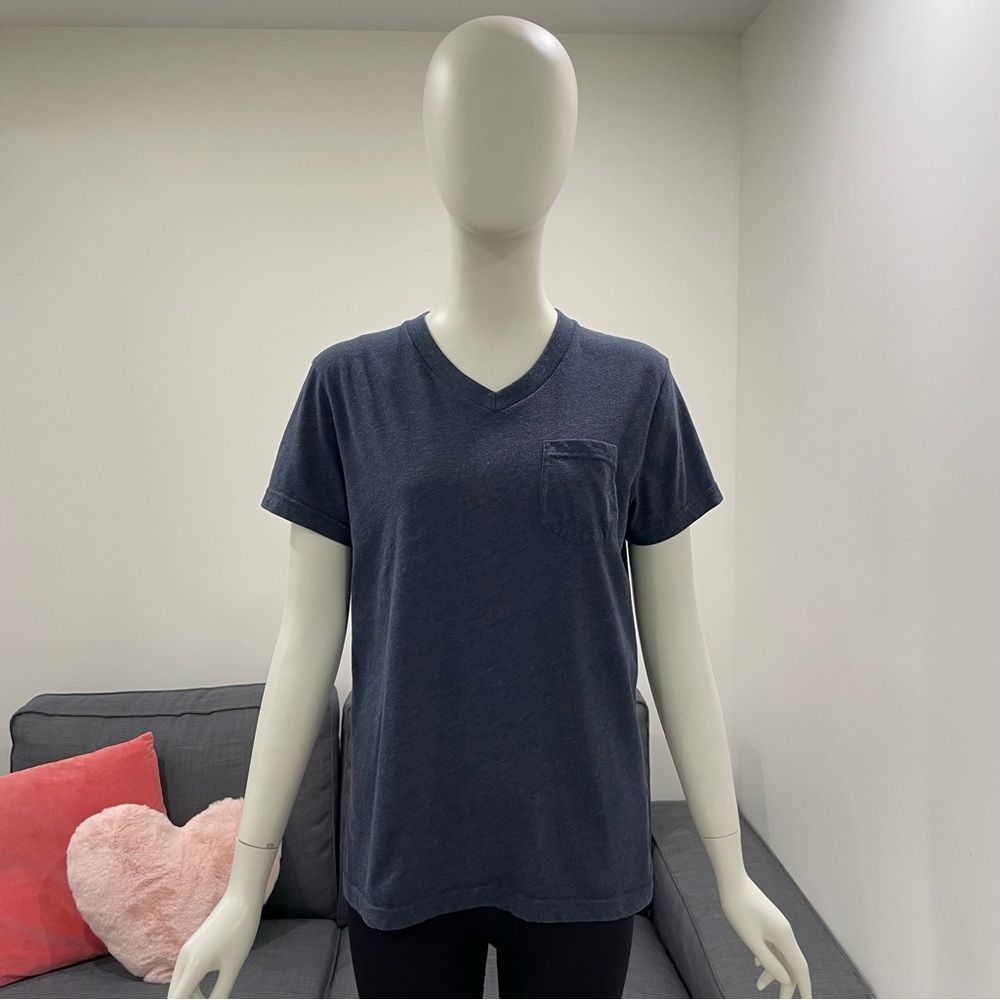 ABERCROMBIE & FITCH Muscle-Fit T-Shirt Size Small Blue V-Neck Chest Pocket